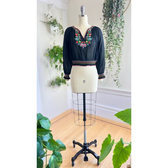 Vintage 1940s Peasant Top 40s Hungarian Floral Embroidered Black Folk Blouse - Picture 3 of 11
